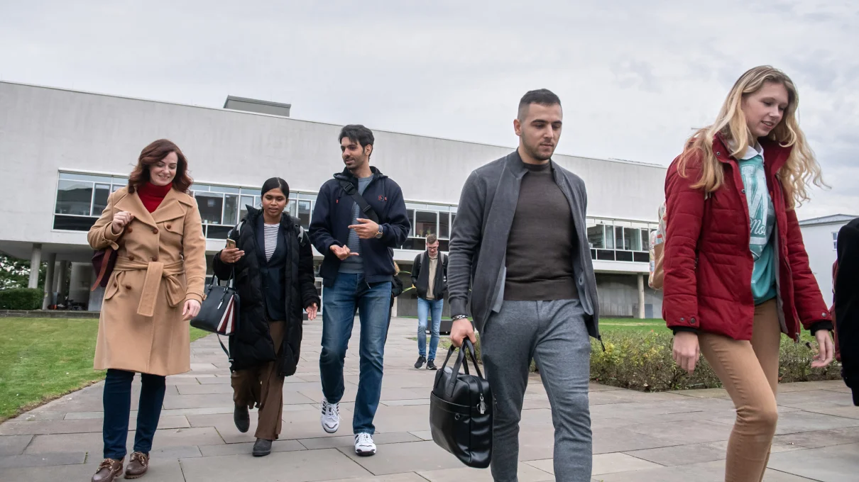 Das Hauptgebäude ULB von außen